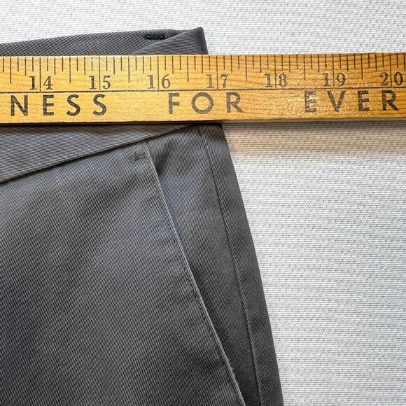 Dockers Men's Straight Fit Chino Pants Flat Front Size 34x32 Gray Soild Casual - Picture 7 of 10